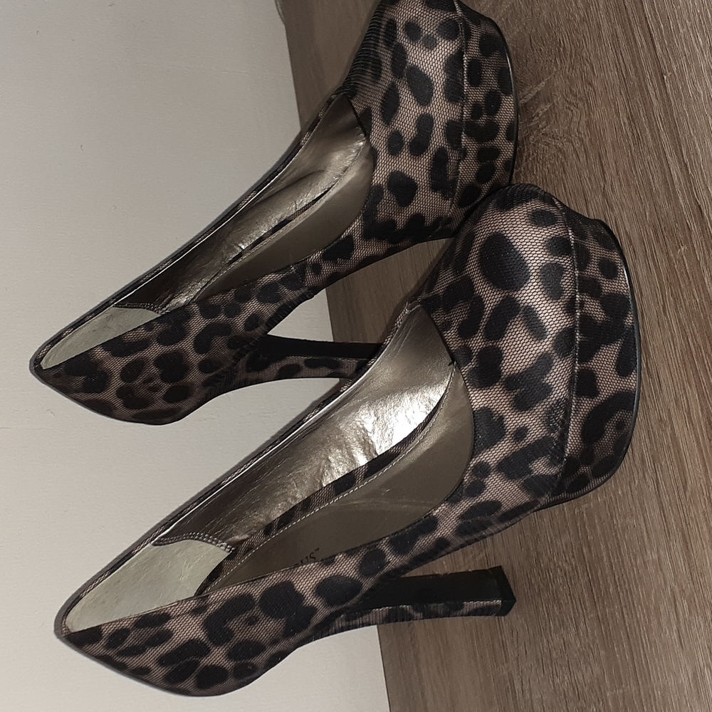 JustFab size 10 Leopard heels